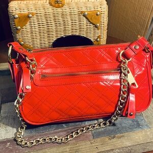 - Beautiful Red quilted purse by Sondra Roberts. Has nice weight metal lin…